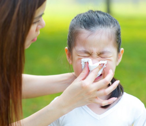 4 steps to stop a nosebleed