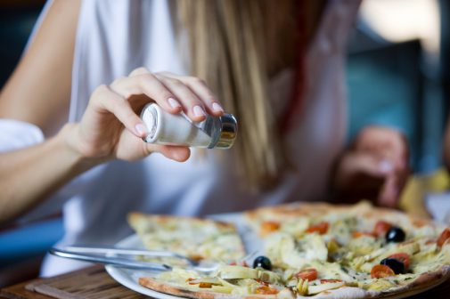 Infographic: 5 easy tips to limit your salt intake
