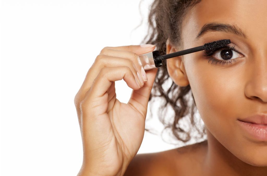 Is sleeping in mascara dangerous?